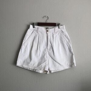 ✨SOLD✨ Crystal Kobe vintage pleated white knee length shorts minimalist size 28